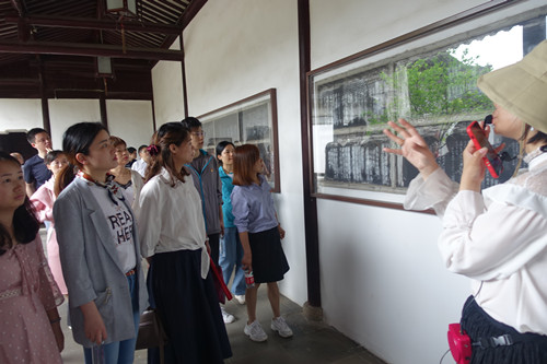 錫山區(qū)中醫(yī)醫(yī)院女性黨員、積極分子參加黨史學(xué)習(xí)教育活動(dòng)之參觀蕩口古鎮(zhèn).JPG